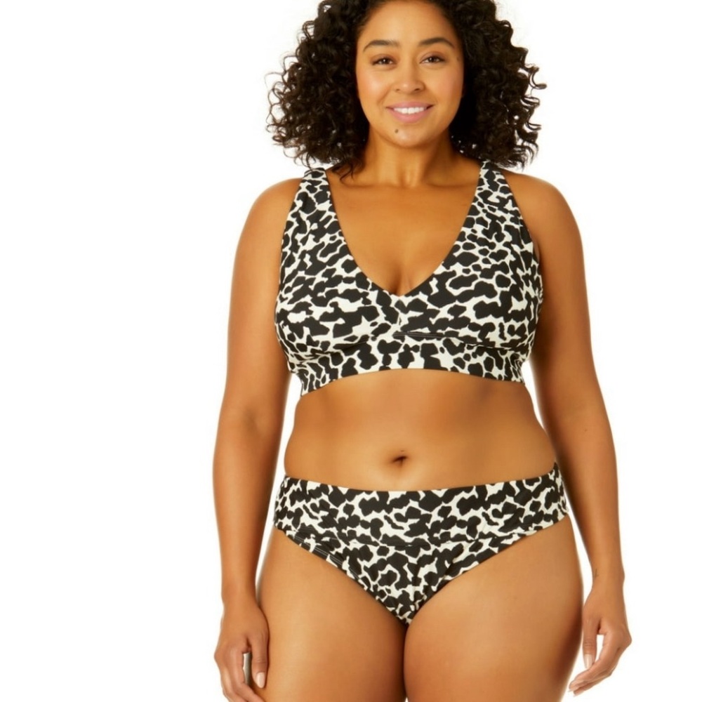 Time and Tru 2 piece bathing suit! Top is 3x and bottom is 1x.